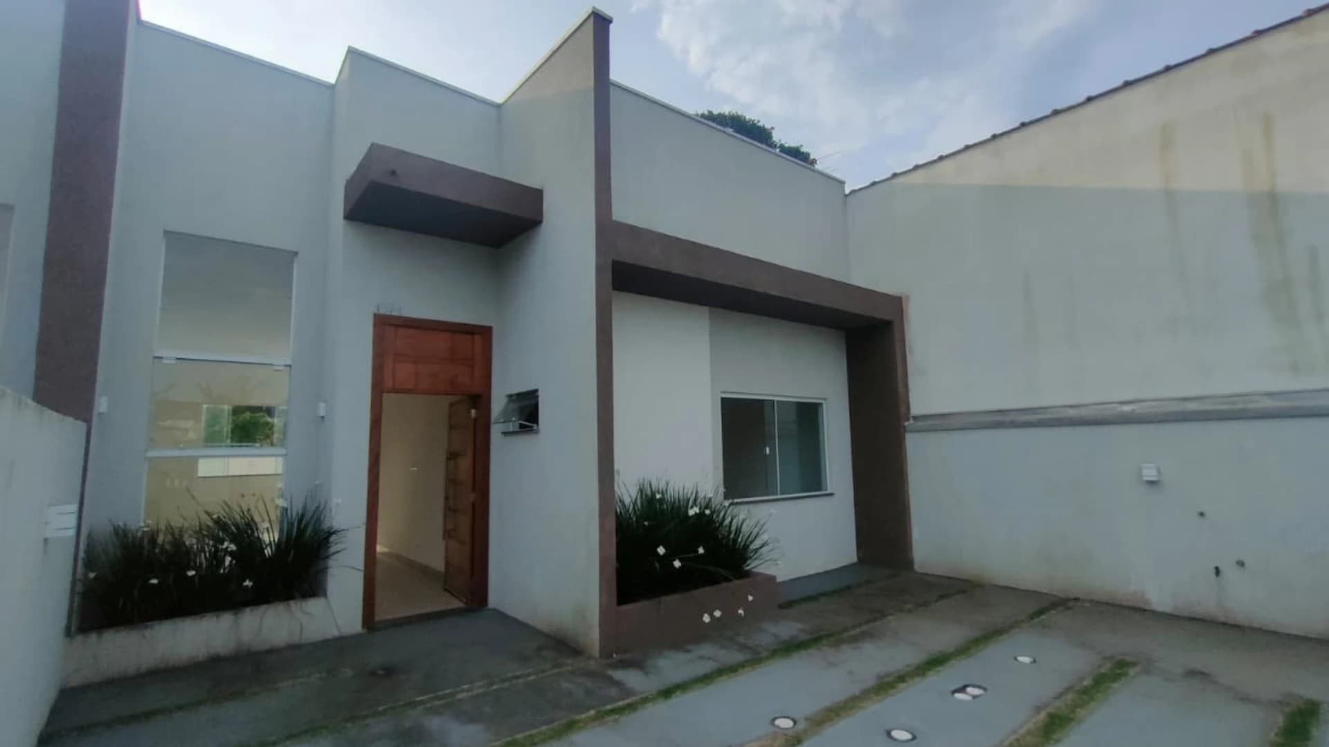 🏠 CASA DE ALTO PADRÃO COM VALOR DE GEMINADO - CA2005