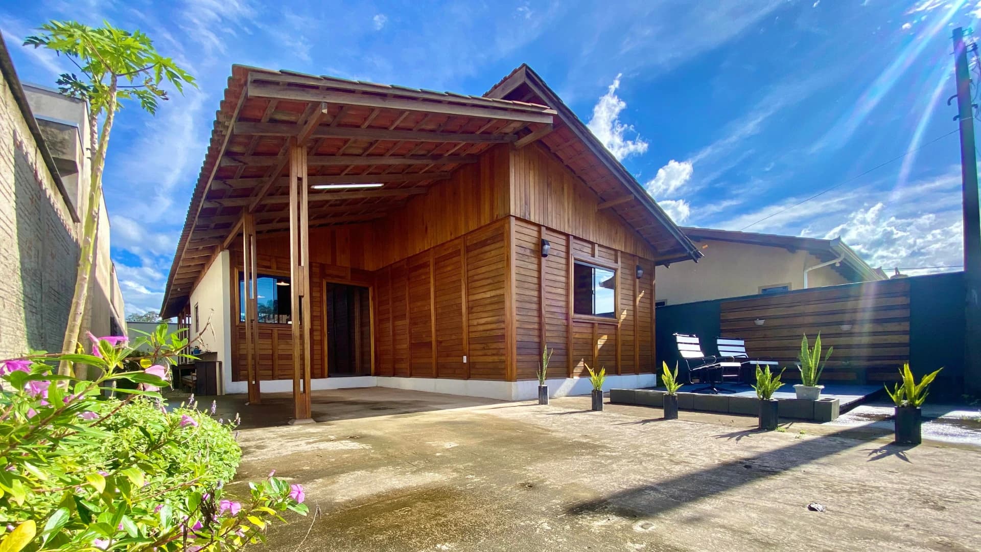 🏡 CASA ESTILO CAMPO A POUCOS PASSOS DA PRAIA - CA2006