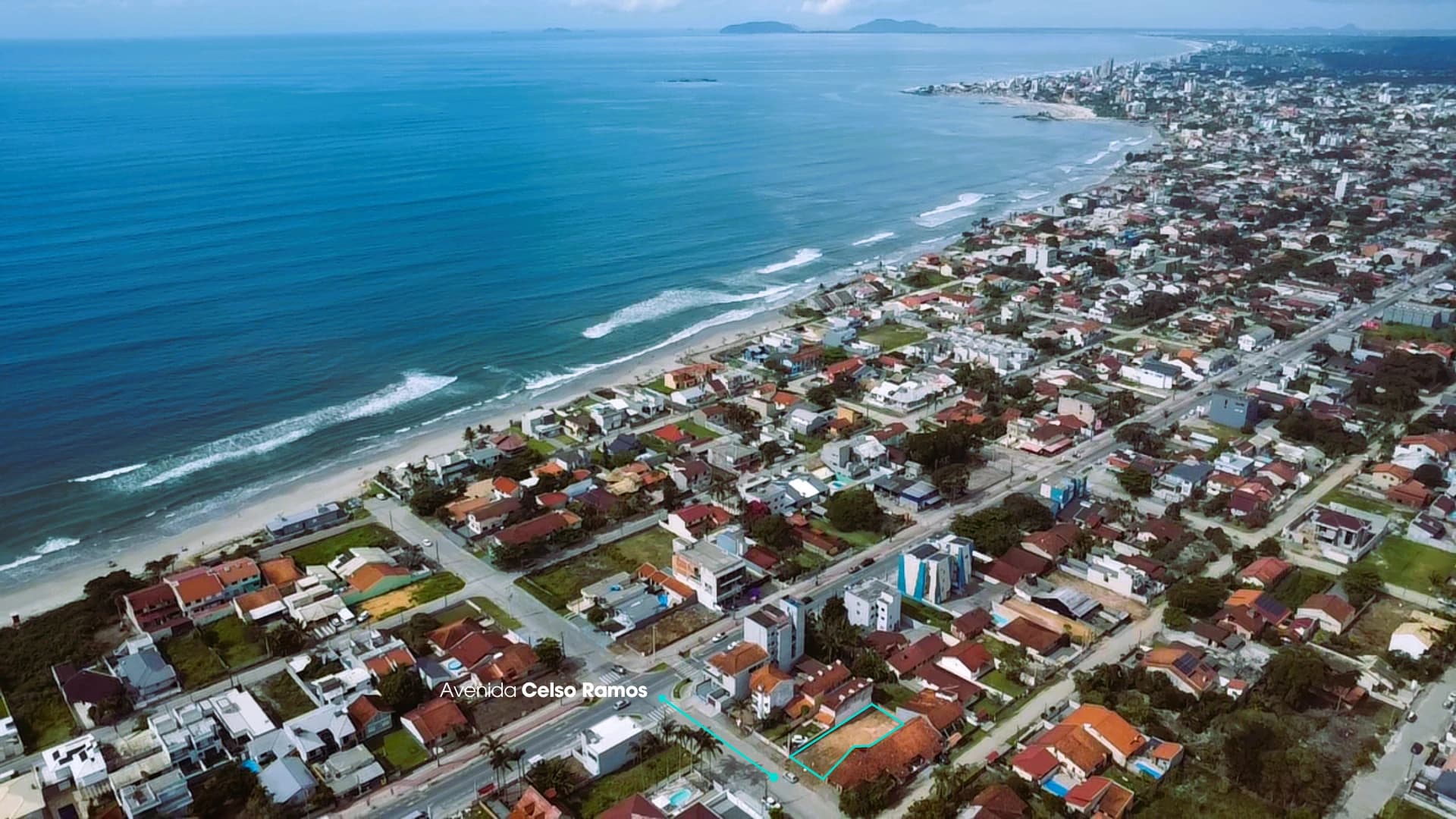 TERRENO 360m² AO LADO DA AVENIDA PRINCIPAL – 220m DO MAR