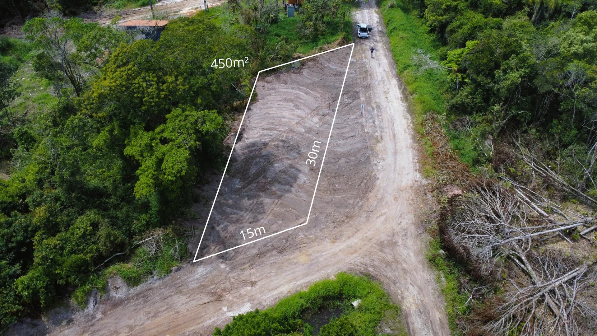 TERRENO DE ESQUINA A  350m DO MAR